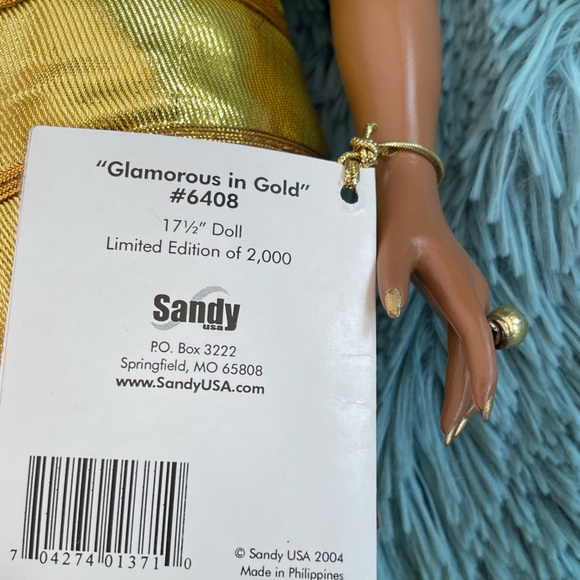 Sass n Class ANNIE LEE “Glamorous in Gold” 17.5” Doll - Picture 4 of 6